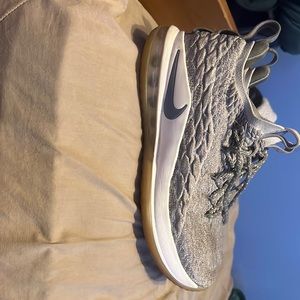 Lebron shoe size 9.5 Mens
